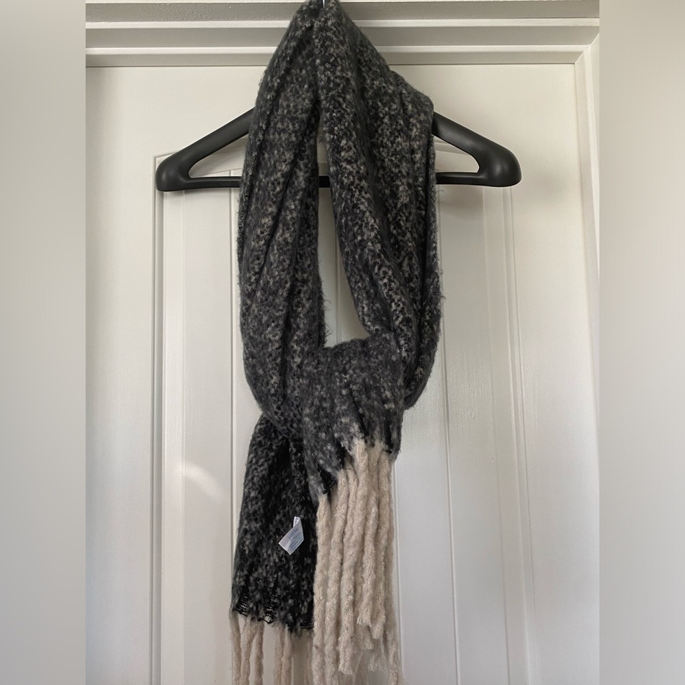 Dark Gray/Cream Fringe-Scarf